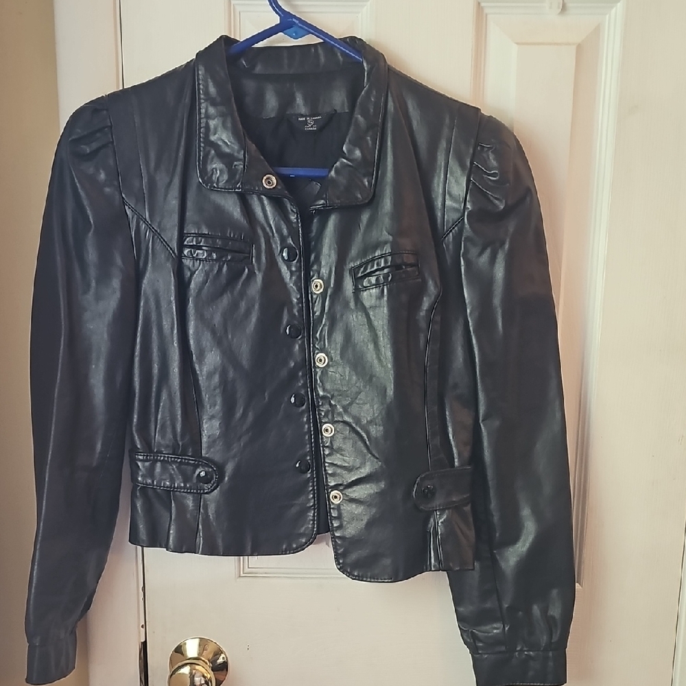 Elegant Black Leather Women's Jacket